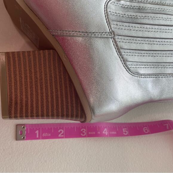FOREVER 21 Y2K Statement Boots Metallic Silver Sz 7 NWT - Picture 14 of 14